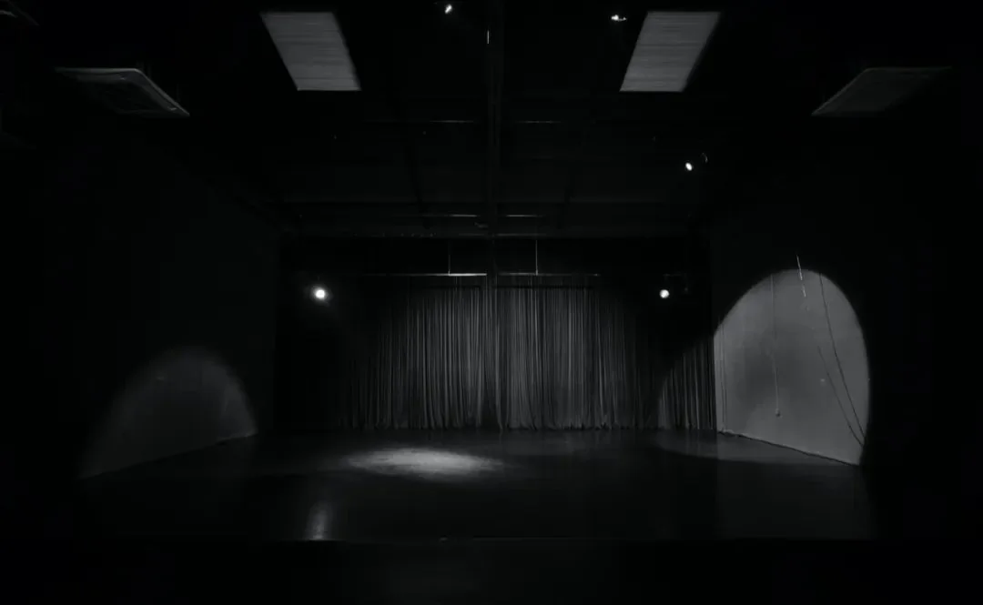 Goodbye to Myself: Begin a Real Image Photography-Theater Journey at P4 Theater